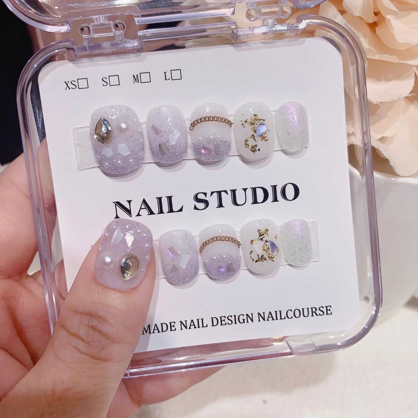 Luxury dreamy purple handmade nails shells shinny glitter glod chains press on nails fake nails reusable nail short rounded nails daily nail