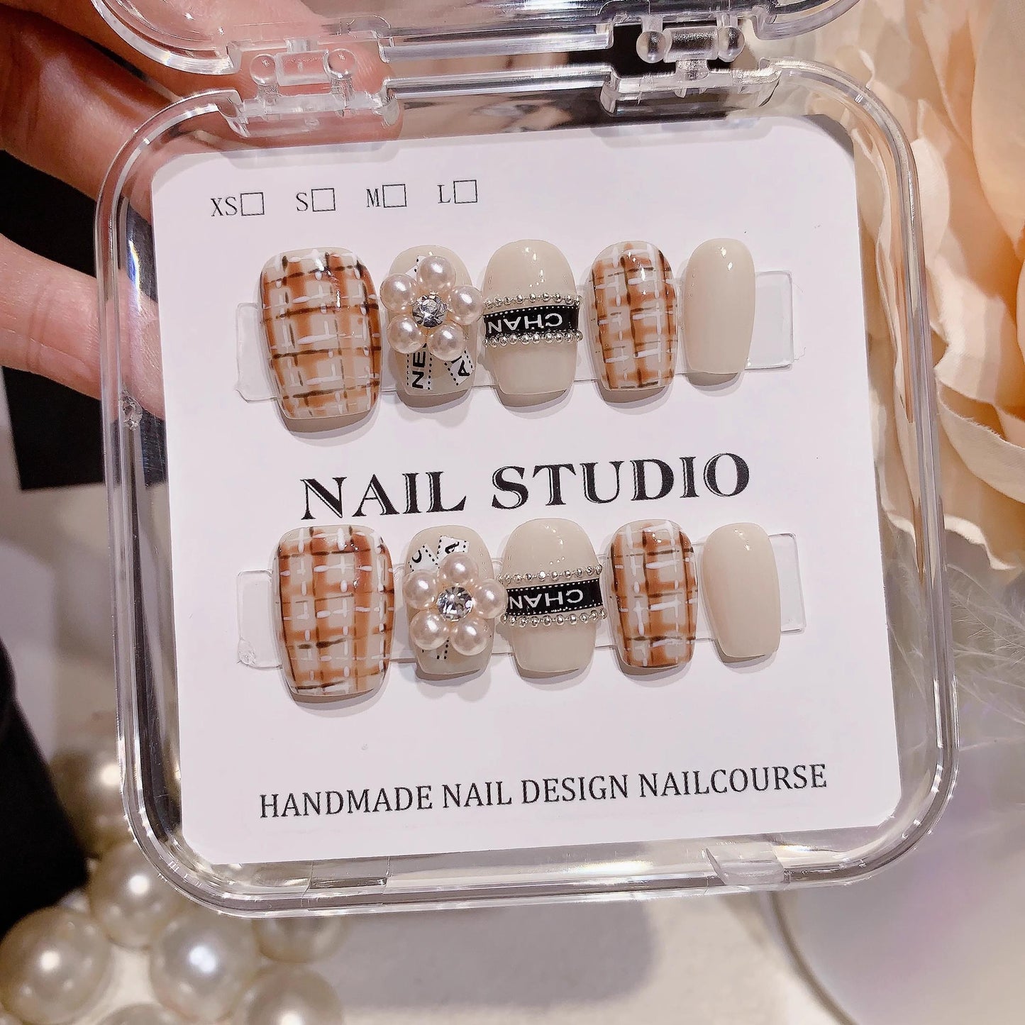 Luxury plaid handmade nails pearls flower press on nails gel nails tawny white color nail art fake nails reusable extra short coffin