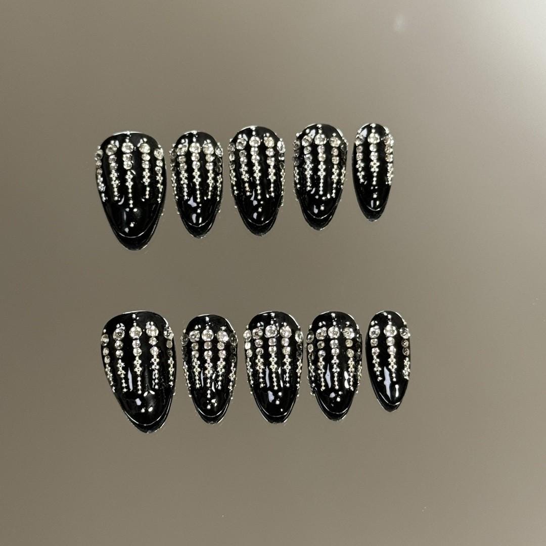 Luxury Y2K black diamond rivet handmade nails punk press on nails gel nails cool short almond