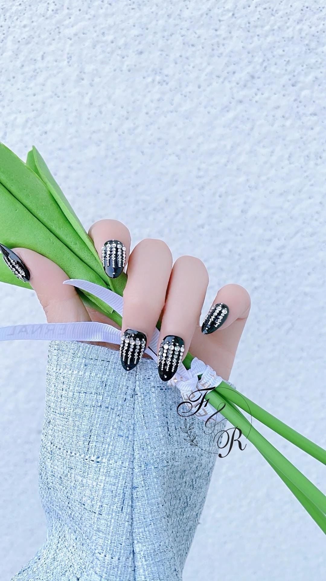 Luxury Y2K black diamond rivet handmade nails punk press on nails gel nails cool short almond