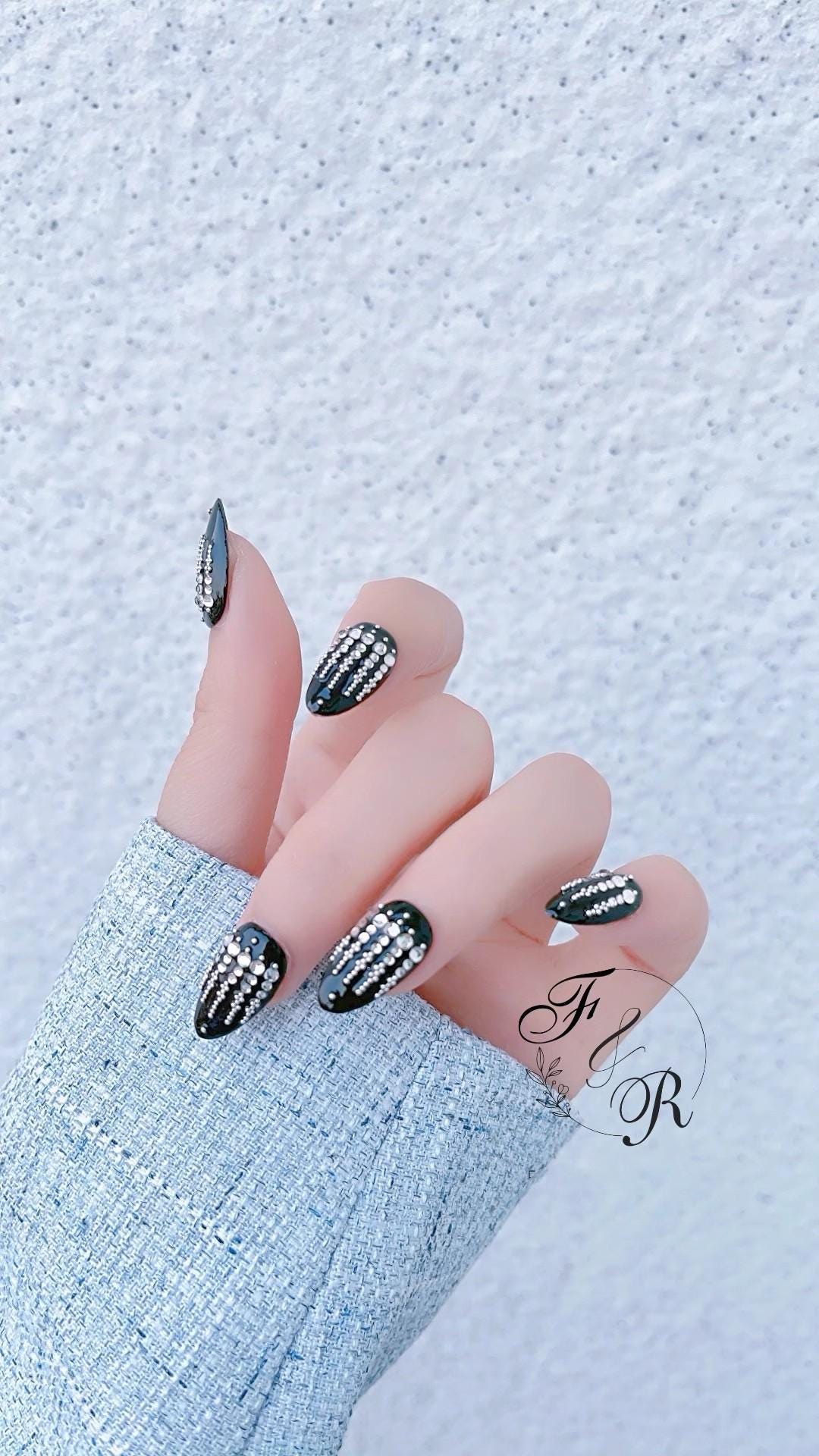 Luxury Y2K black diamond rivet handmade nails punk press on nails gel nails cool short almond